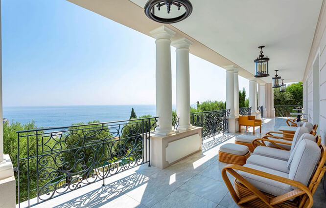 Nice terrace in Cap d'Antibes