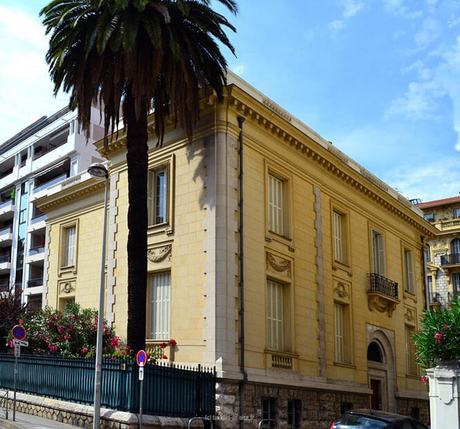 Néo-classique architecture in Nice France