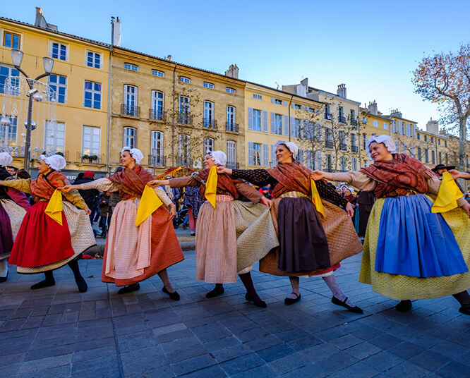 Provençale dance in Aix-en-Provence