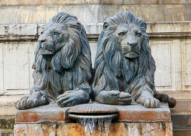 Bronze statues in Aix-en-Provence