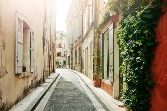 Narrow backstreet in Arles