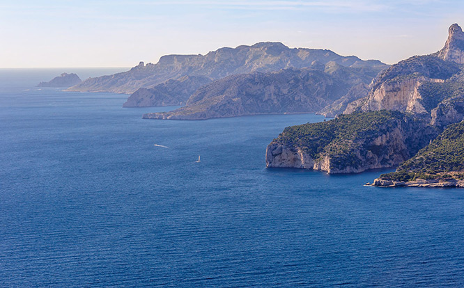 Scenic route between Cassis and Bandol