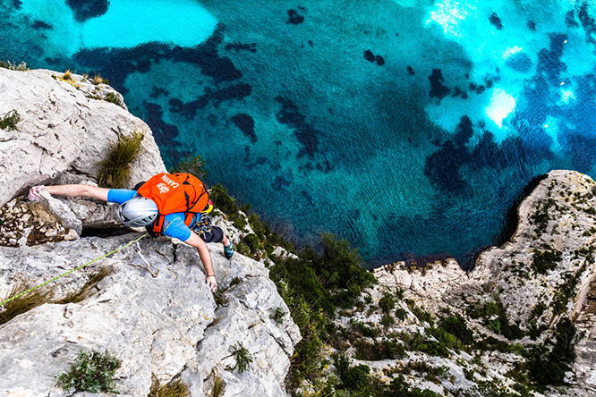 Climbing in En-Vau