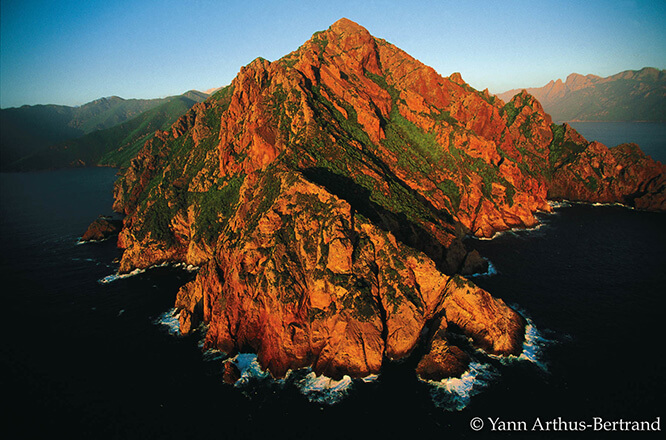 Red porphyry in Cape Seninu, Girolata peninsula