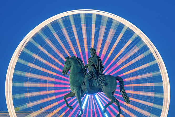 Statue of King Louis ⅩⅣ by night