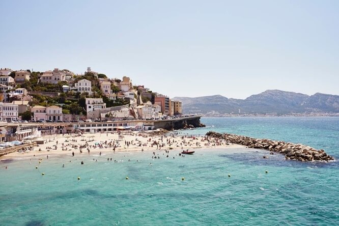 Crowds of holiday makers on coast