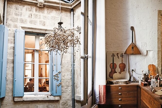Violin-makers' workshops in Montpellier