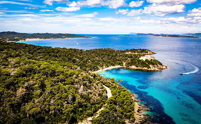 Scenic view of a bay in Porquerolles