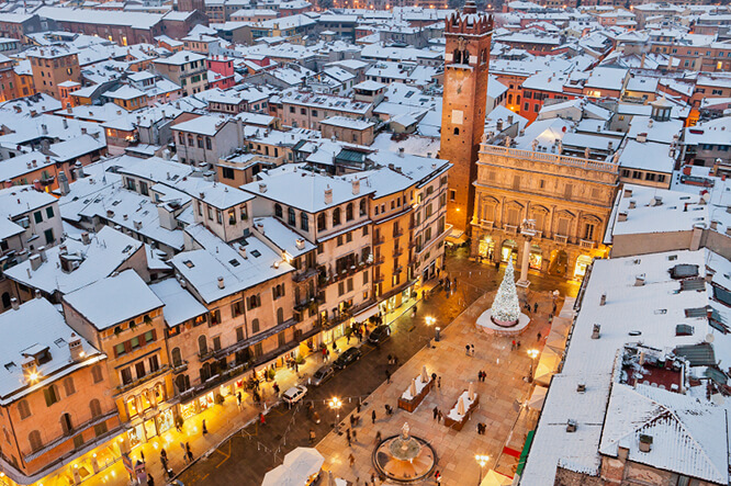 Piazza delle Erbe at Christmas