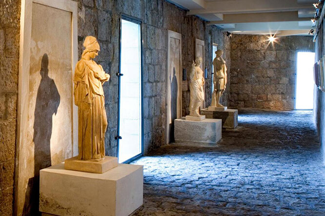 Statue in Villa Grecque Kérylos of Beaulieu-sur-Mer