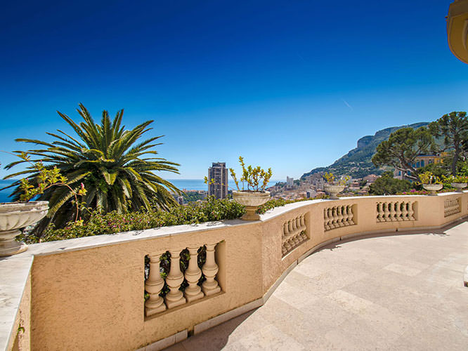 Terrasse in Beausoleil with a view on Monaco French Riviera