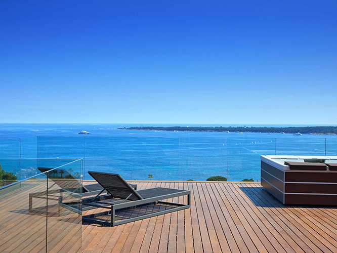 Terrasse in Cannes with a nice view of Sainte-Marguerite Island French Riviera