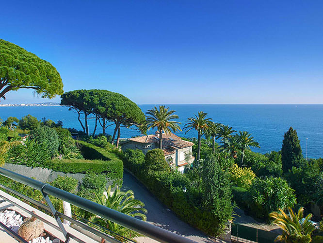 Nice view from the Californie area in Cannes