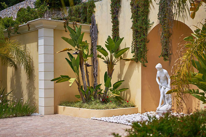 Statue in Cannes