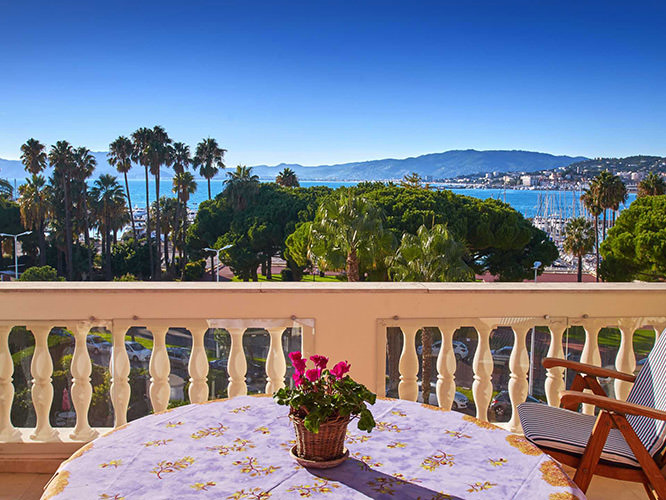 Terrasse in the Pointe Croisette area French Riviera