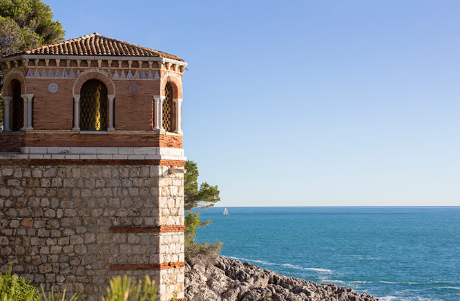 Hiking on the sentier 'Le Corbusier' in Roquebrune Cap Martin