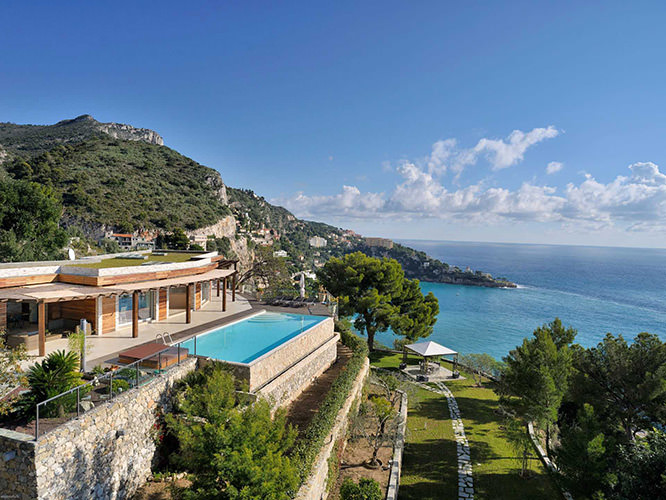 Luxurious property in Eze