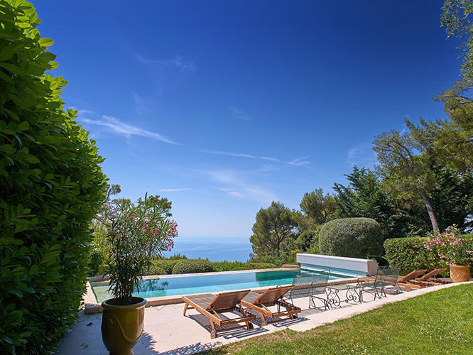 Nice garden in Eze