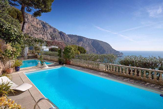 Luxurious property in Eze
