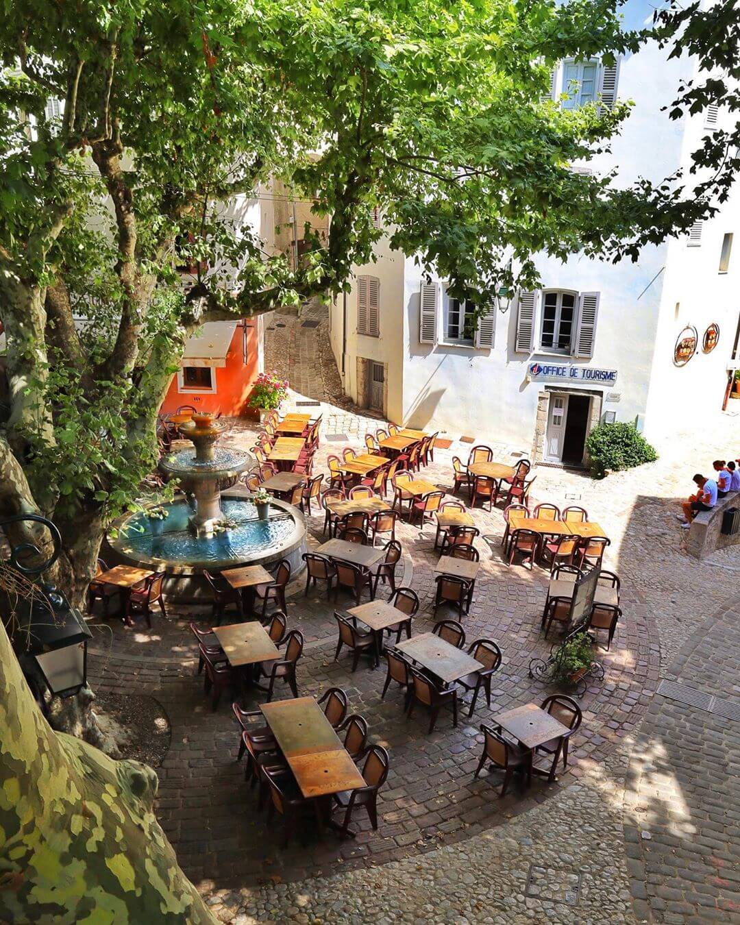 Place du Thouron Seillans