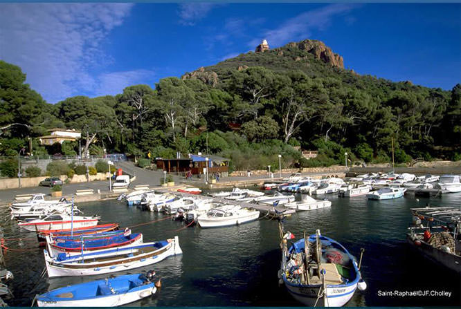 Port of the Poussaï and its sempahore French Riviera