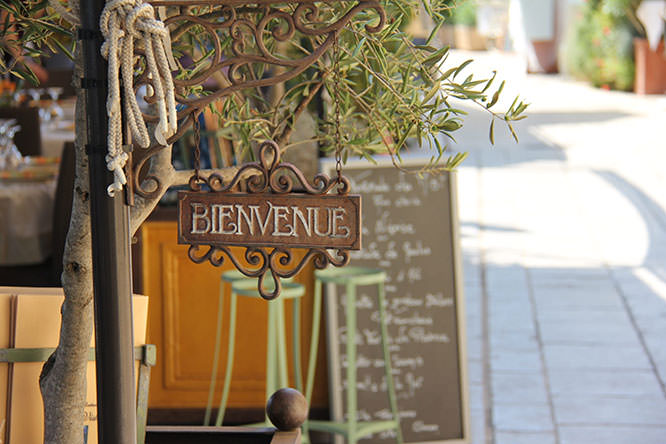 Restaurant welcome sign in Gassin