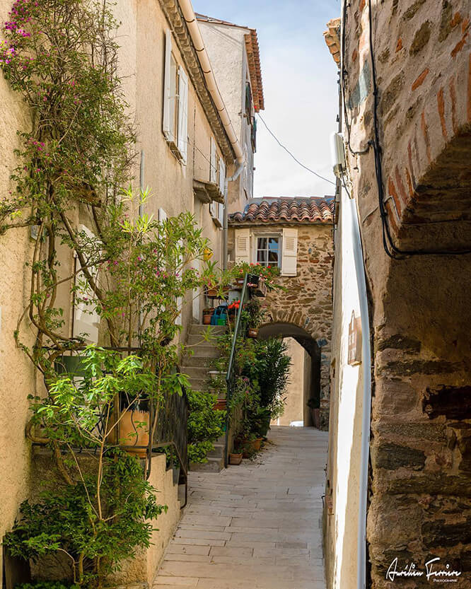 Lovely pedestrian street in Gassin
