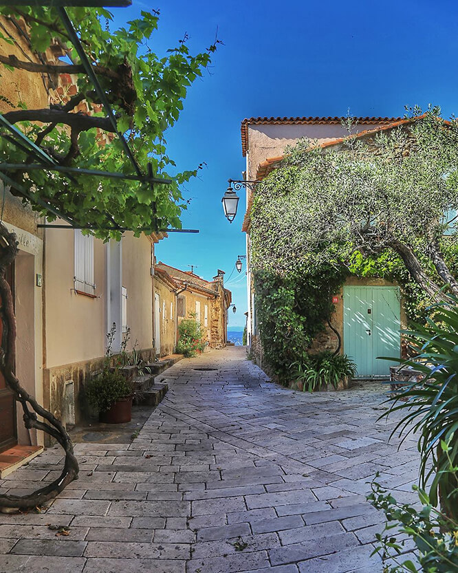 Lovely pedestrian street in Gassin