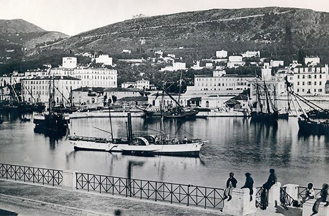 Boat going to Monaco before the construction of the railway
