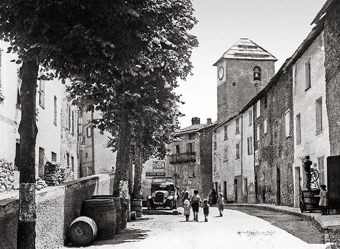 Place St Roch in Isola around 1930