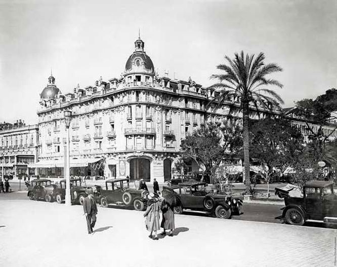 Ruhl Hotel viewed from Jetée Promenade in 1925