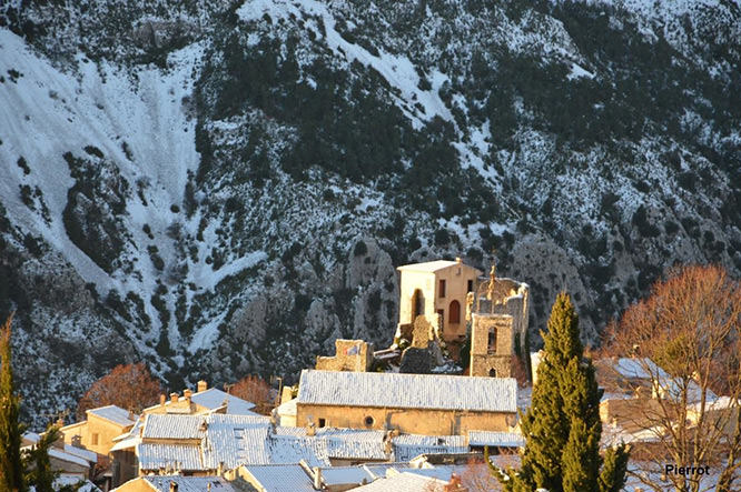 Le village de Gréolières - French Riviera