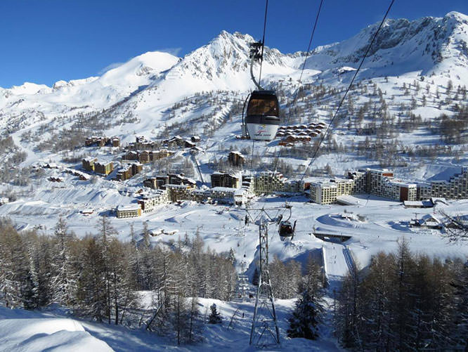 Ski lift cabins Isola 2000