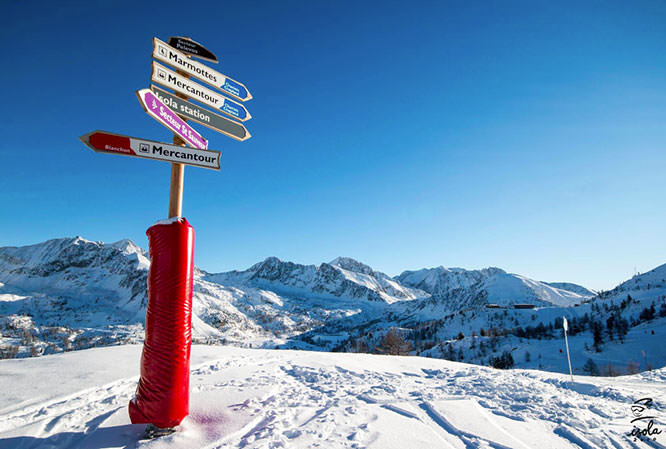Ski sign Isola 2000