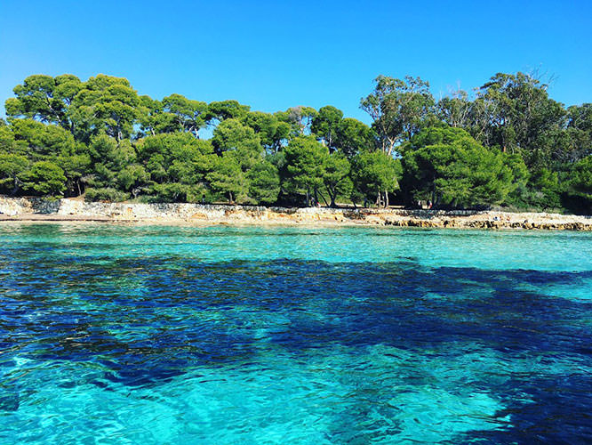 Transparent water in Lerins