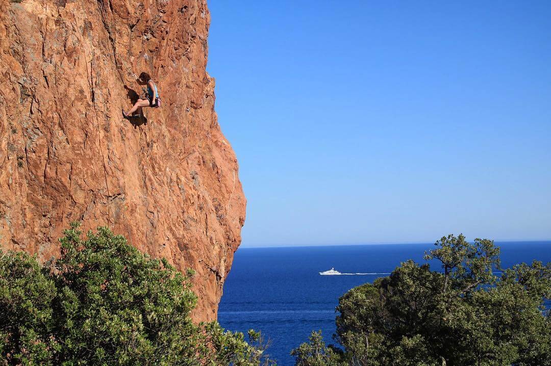 Rock climbing in Esterel