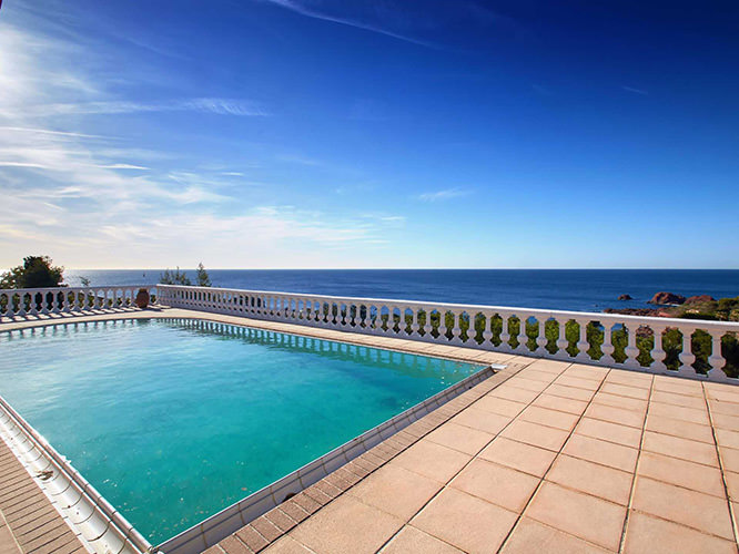 Pool in Agay