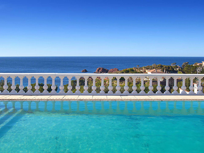 Pool in Agay