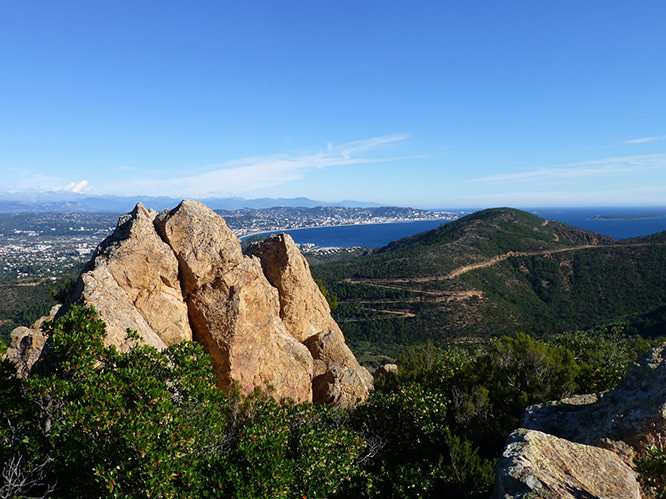 Vue du mont Pelet de la baie de Cannes et du Mont St Martin French Riviera