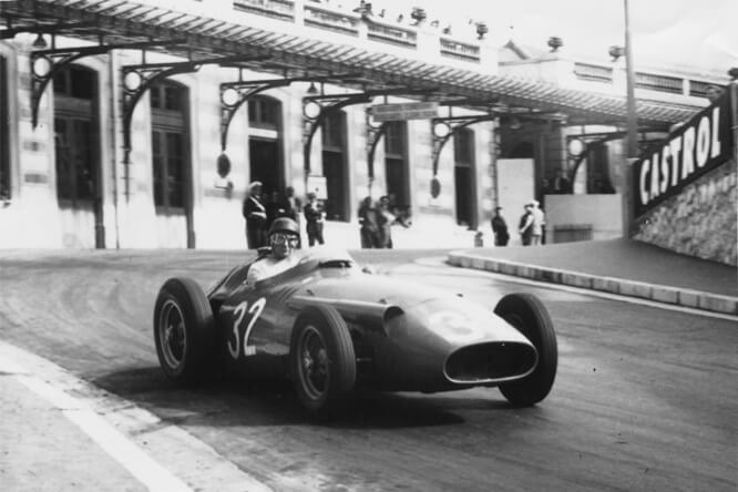 1957 - Juan Manuel Fangio, vainqueur du 15e Grand Prix Automobile sur Maserati