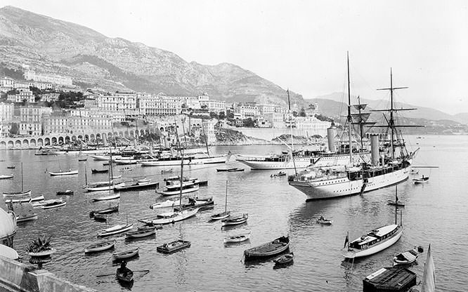 Monaco harbour in 1908