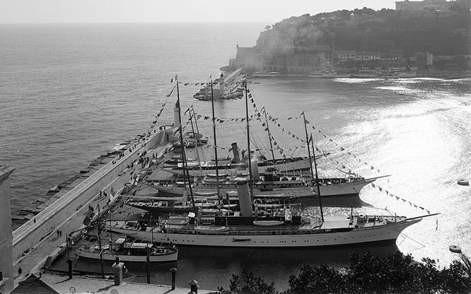 Monaco harbour in 1929