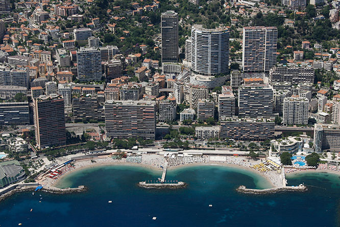Larvotto beach