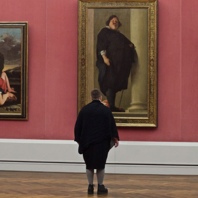 People accidentally matching artworks at museums