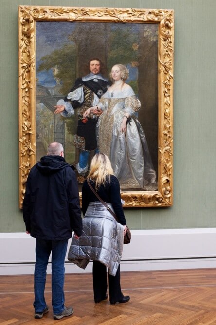 People accidentally matching artworks at museums