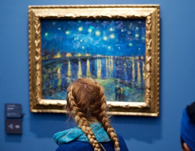 People accidentally matching artworks at museums