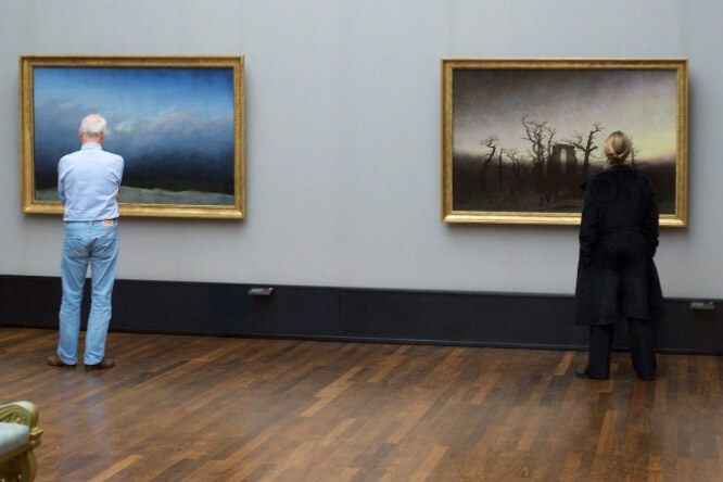 People accidentally matching artworks at museums