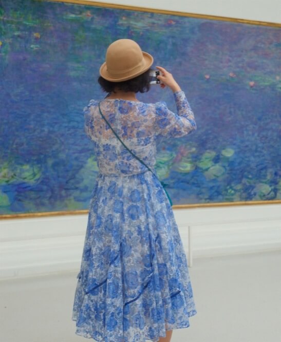 People accidentally matching artworks at museums