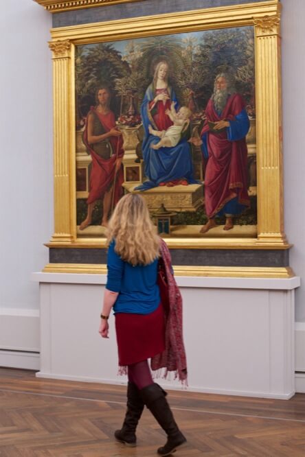 People accidentally matching artworks at museums