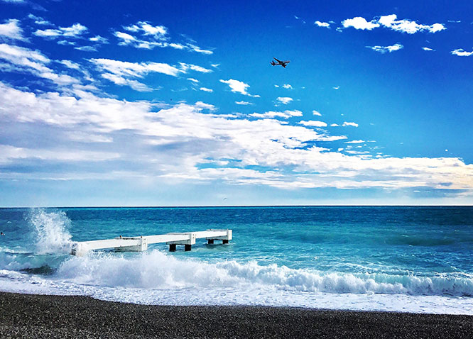 Saleya approach seen from the Promenade des Anglais